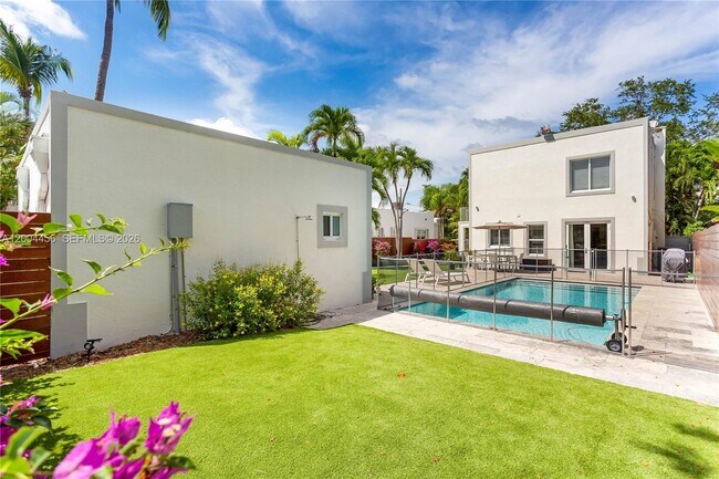 Building Photo - Southwest 20th Road, Miami, FL 33129 - 3 BR 2.5 BA single-family home