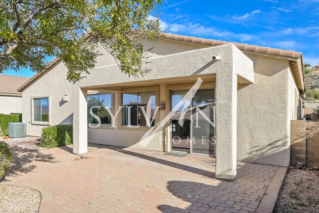 Building Photo - The living is easy in this 3 BR, 2 BA