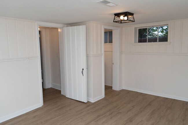 Building Photo - 3 Bedroom Home Located Near UVA