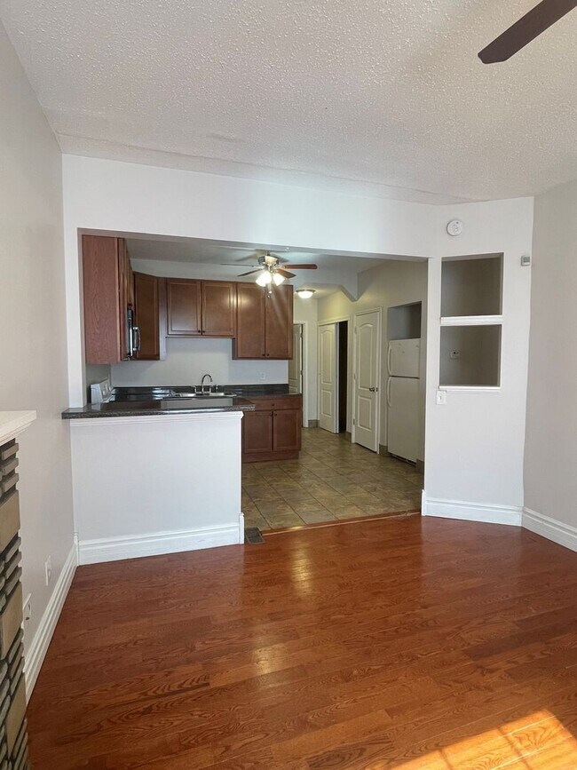 Building Photo - 3405-7 Juniata