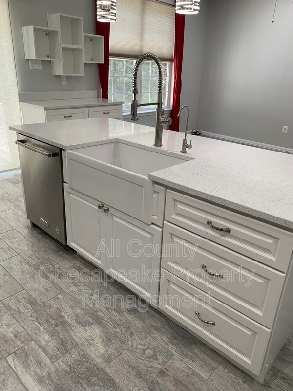 Building Photo - 303 Rustic Ct