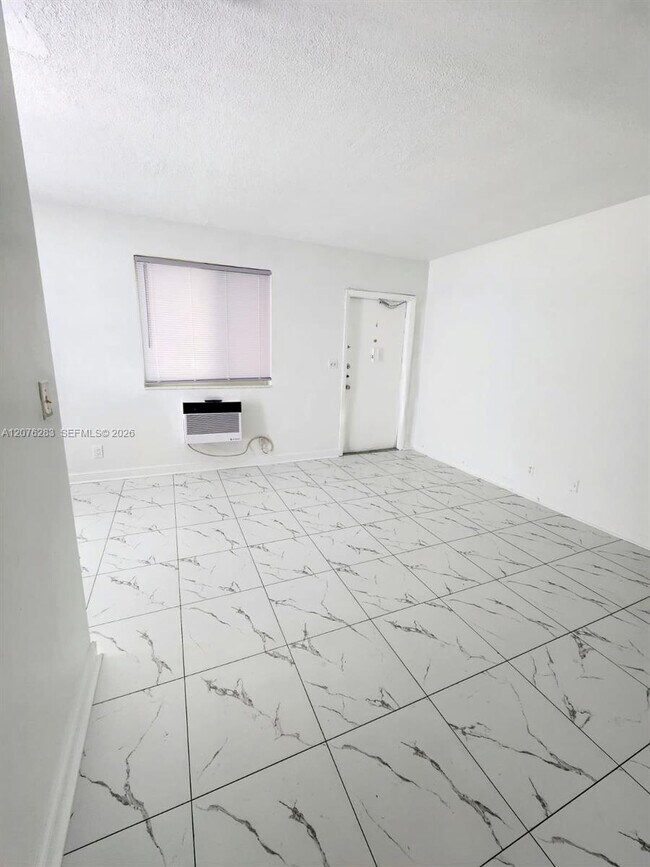 Building Photo - 3525 Tyler St