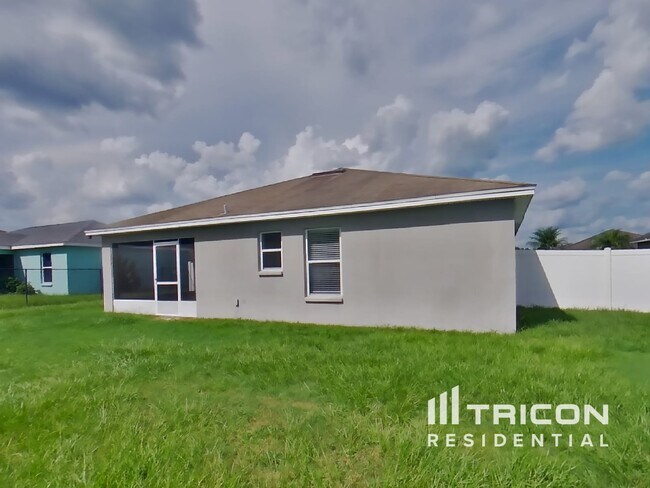 Building Photo - 2704 Oak Hammock Loop