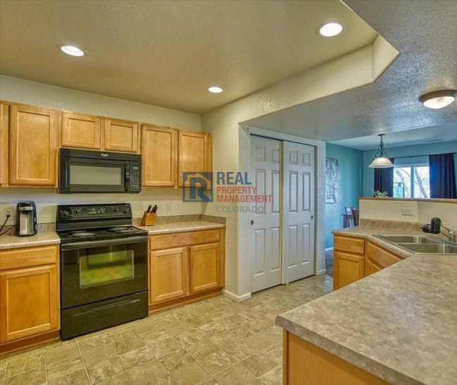 Building Photo - 6827 Autumn Ridge Dr
