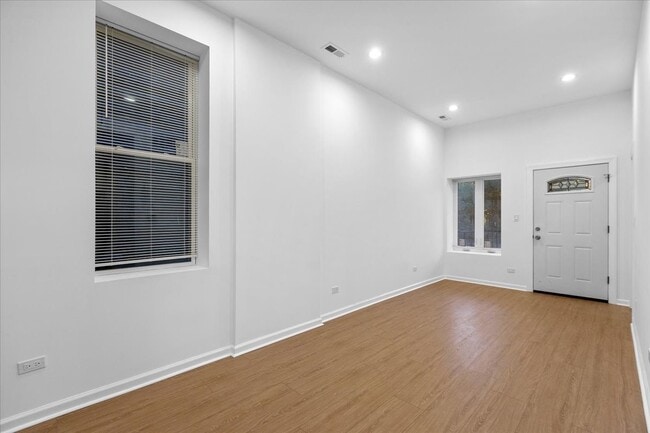 Building Photo - 1313 W Chicago Ave