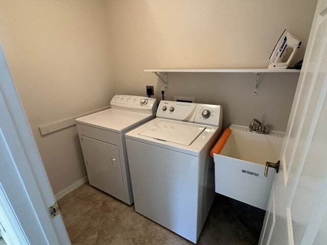 Building Photo - Spacious 2-Bed, 2-Bath Home in Venice with...