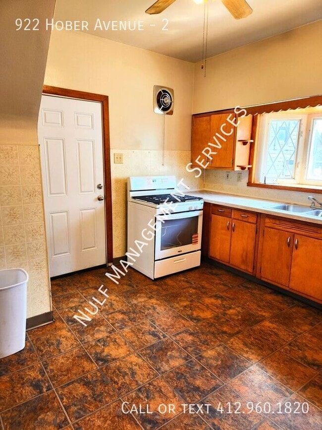 Building Photo - 922 Hober Ave