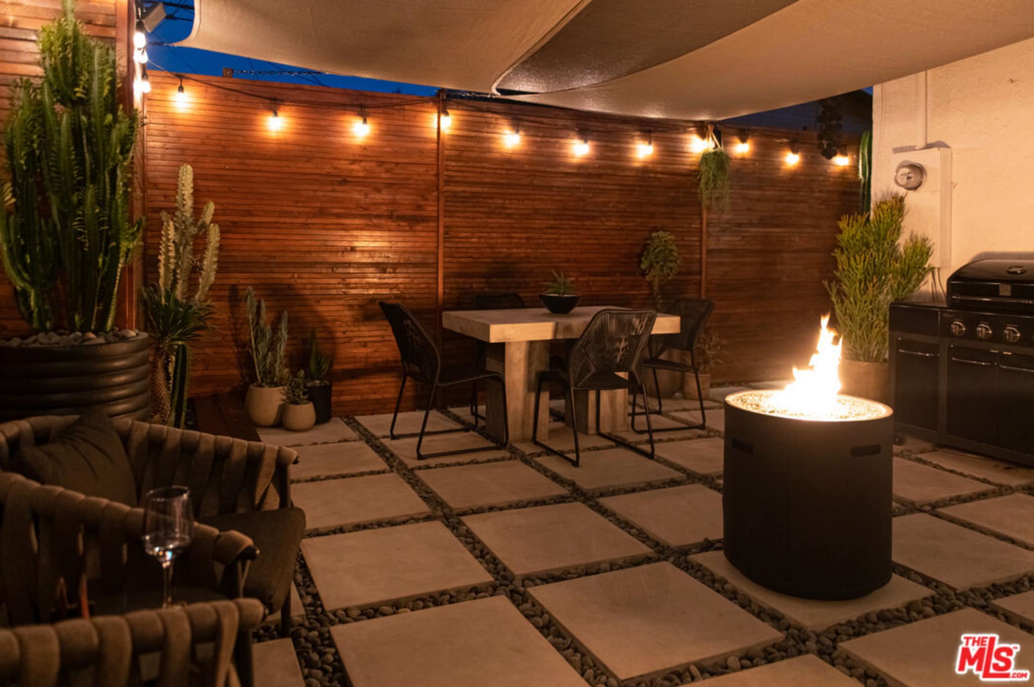 Building Photo - 509 E Buckthorn St