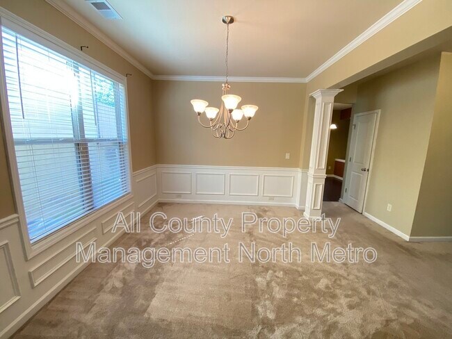 Building Photo - 5060 Glencliff Dr