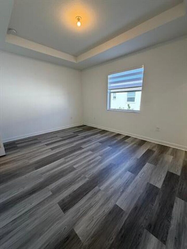 Building Photo - 2885 SE 25th Ave