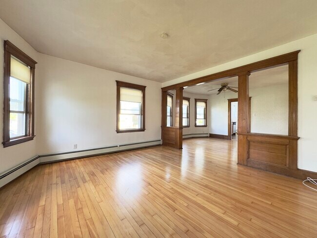 Building Photo - 67 Willow St