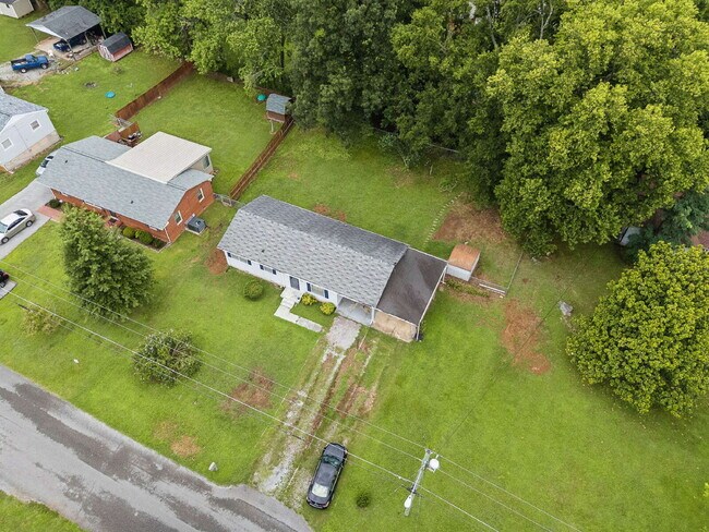 Building Photo - "Charming 3-Bedroom Retreat with Spacious Living in Murfreesboro!"