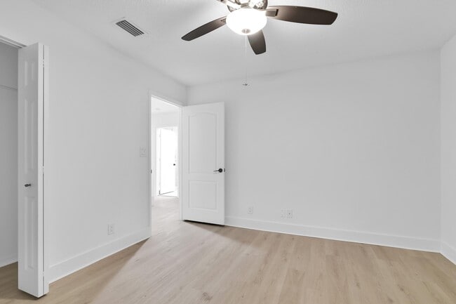 Building Photo - 8608 Vía Giula