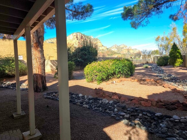 Building Photo - HOUSE - VILLAGE OF OAK CREEK