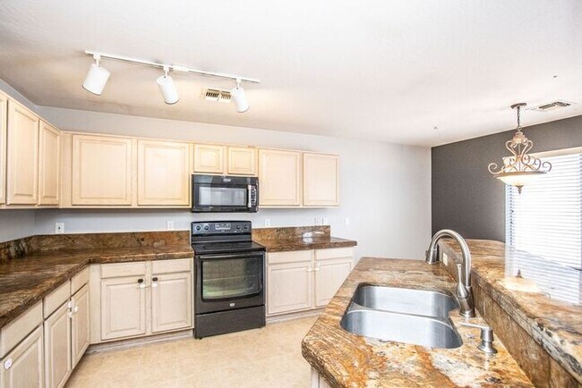 Building Photo - Welcome to this beautiful 4 bedroom, 3 bathroom home in San Tan Valley, AZ.