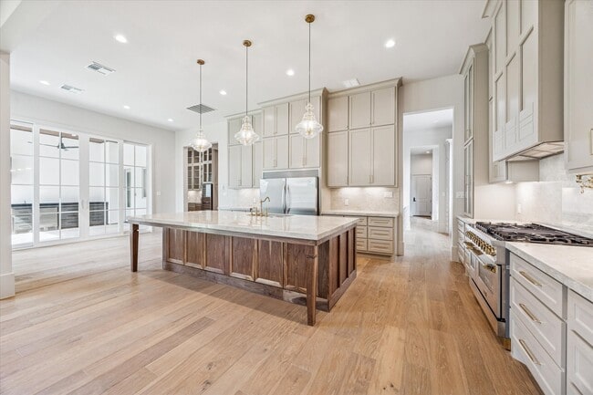 Building Photo - 7203 Tickner St