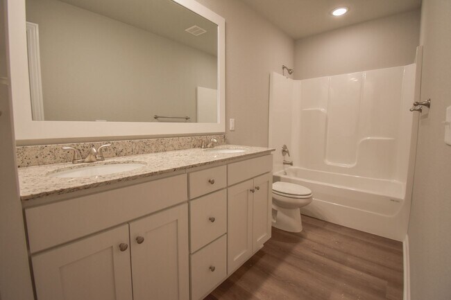 Building Photo - 3 Bedroom 2 Bath Duplex in Prairie Grove!!