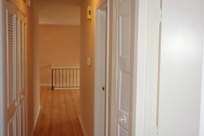 Building Photo - 300 Meadow Ct