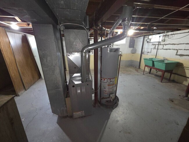 Building Photo - 2401 Eastlawn St