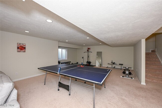 Building Photo - 4816 Lake View Dr