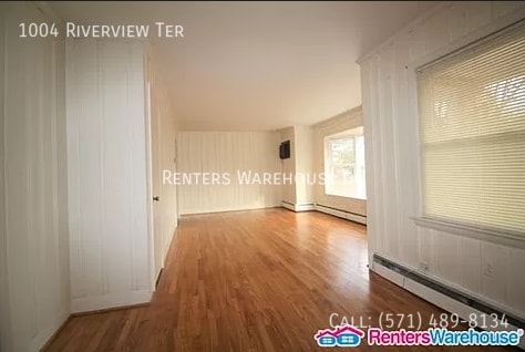 Building Photo - 1004 Riverview Terrace