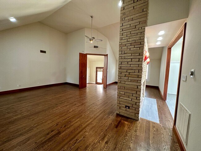 Building Photo - Wonderful newly updated home for rent in t...