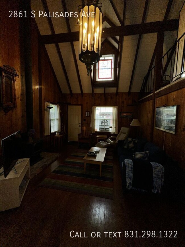 Building Photo - 2861 S Palisades Ave