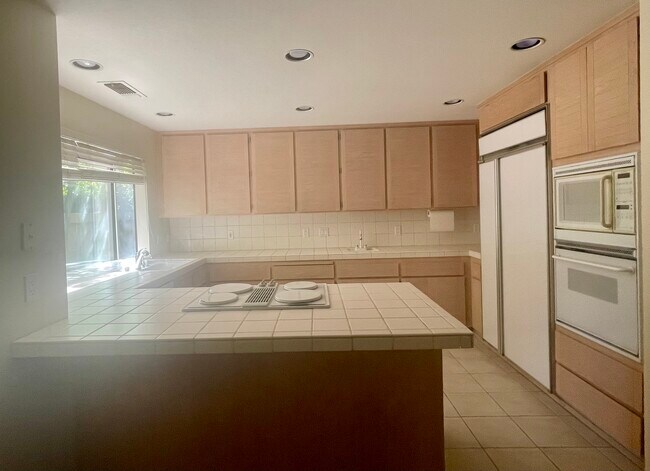 Kitchen with built in refrigerator - 1915 Discovery Village Ln
