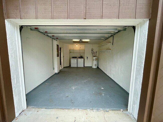 Building Photo - 827 Long Meadow Ct