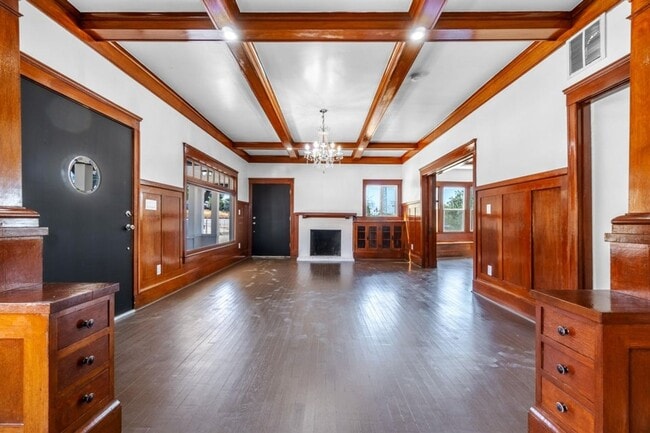 Building Photo - 1019 N Main St