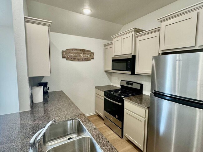 Building Photo - New Modern 2BR/2BA Duplex | Fully Furnished | Pet-Friendly
