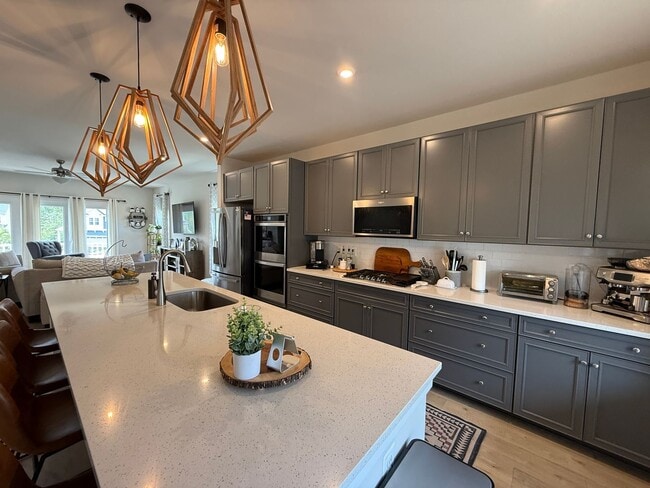 Building Photo - Gorgeous Potomac Shores End Unit Townhome