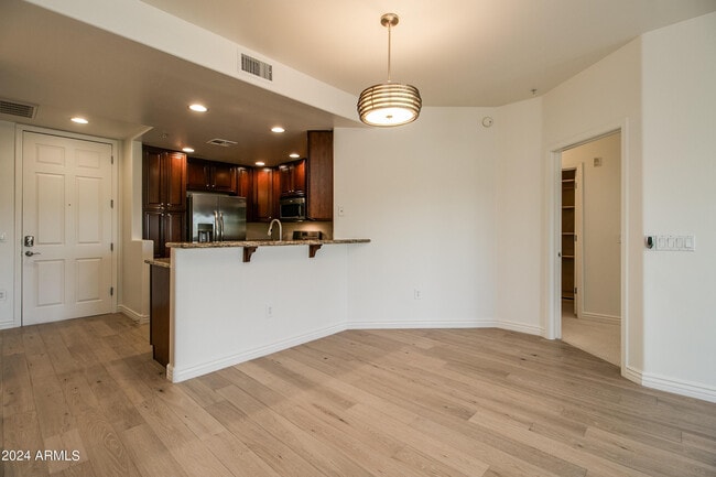 Building Photo - 5450 E Deer Valley Dr