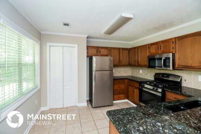 Building Photo - 4799 Wyndam Dr