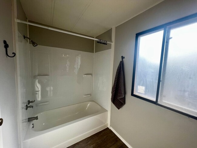 Building Photo - Newly Remodeled 3-Bedroom on Fully-Fenced Lot