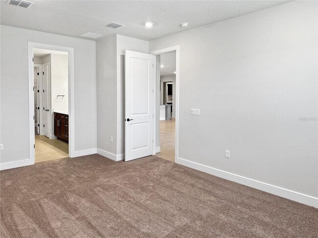 Building Photo - 15209 Willow Ridge Dr