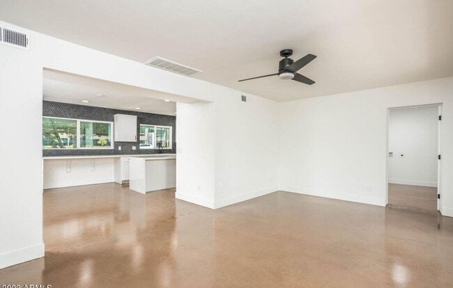 Building Photo - Biltmore District Luxury – 3 month leases avaialble 2,795.00