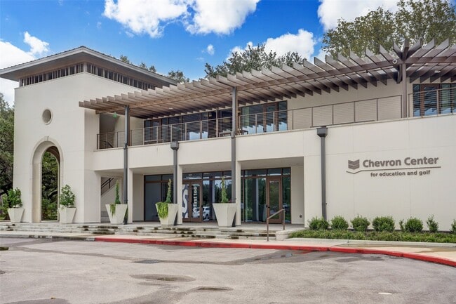 Building Photo - 902 Roy St