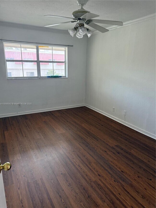 Building Photo - 6705 N Kendall Dr