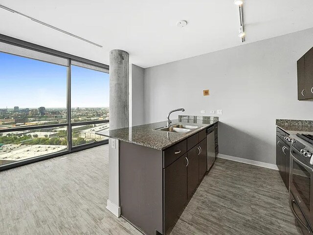 Building Photo - 860 W Blackhawk St
