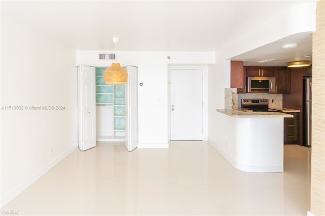 Building Photo - 1 br, 1 bath Condo - 770 Claughton Island ...