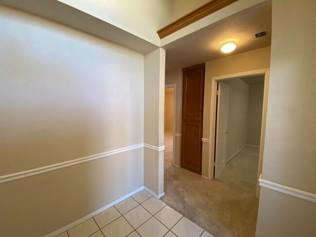 Building Photo - North West Fresno Home, 3BR/2BA, 1878sf, B...