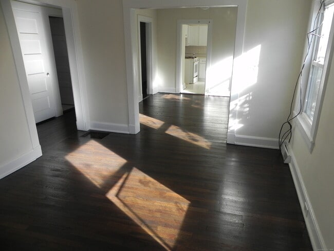 Building Photo - 186 Grasmere Ave