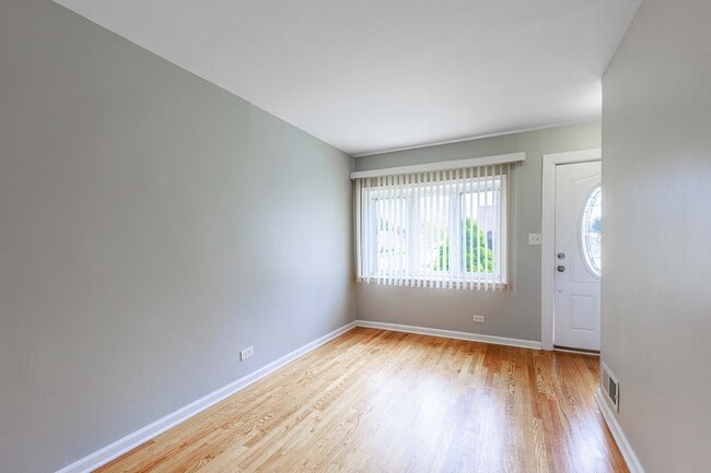 Building Photo - 5557 S Kildare Ave
