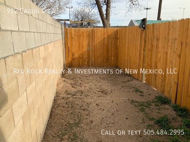 Building Photo - 912 Cagua Dr NE