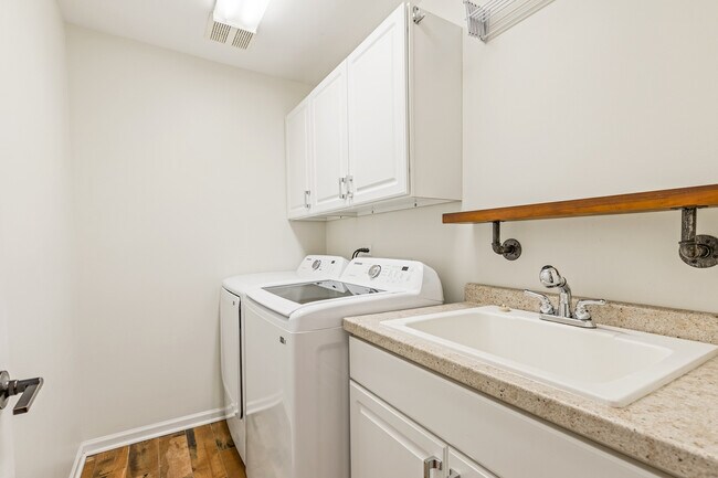 Building Photo - 1432 Katie Ln