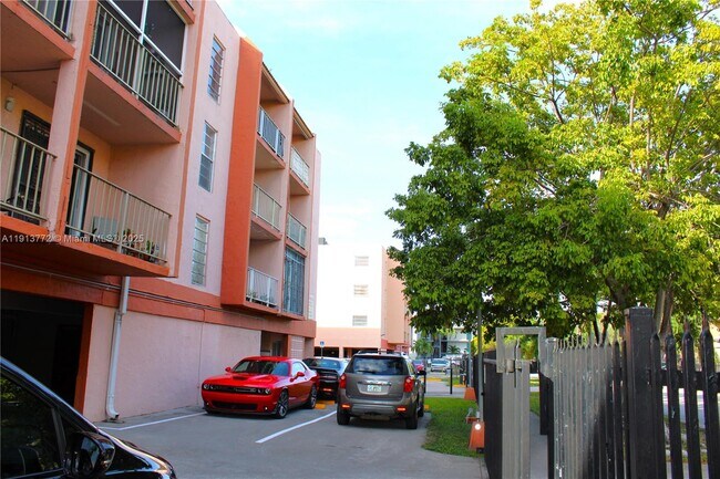 Building Photo - 6130 W 19th Ave