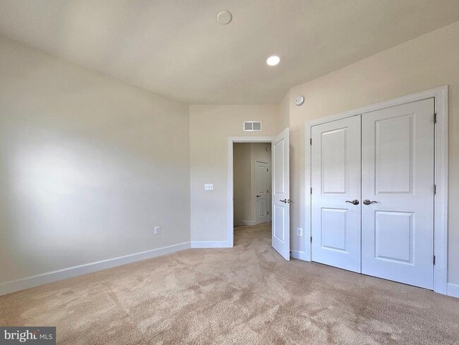 Building Photo - 8820 Englewood Farms Dr