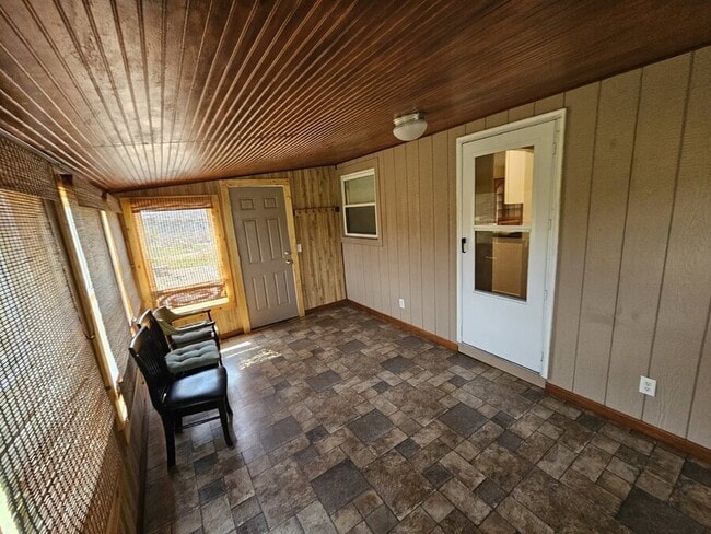 Building Photo - 7759 W Ridge Rd