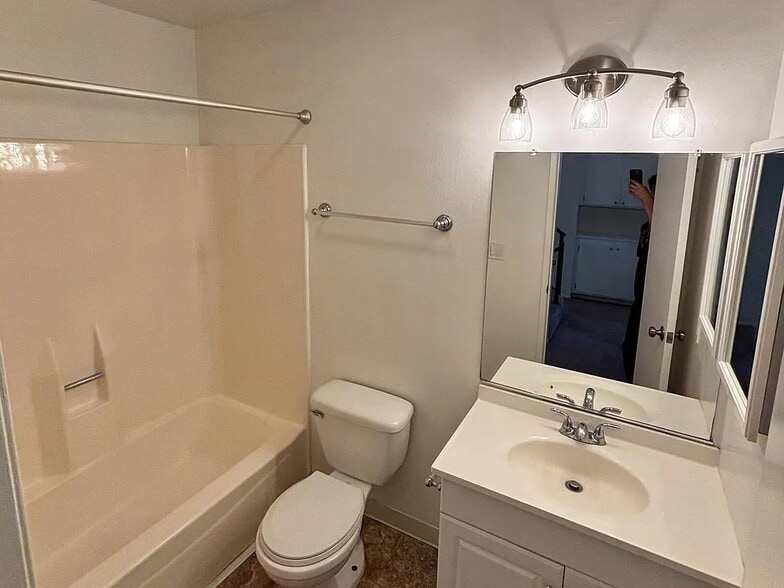 Guest Bath - 1360 Alessandro Dr